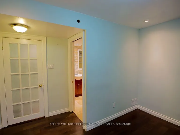 2255 Urwin Cres — Photo 12