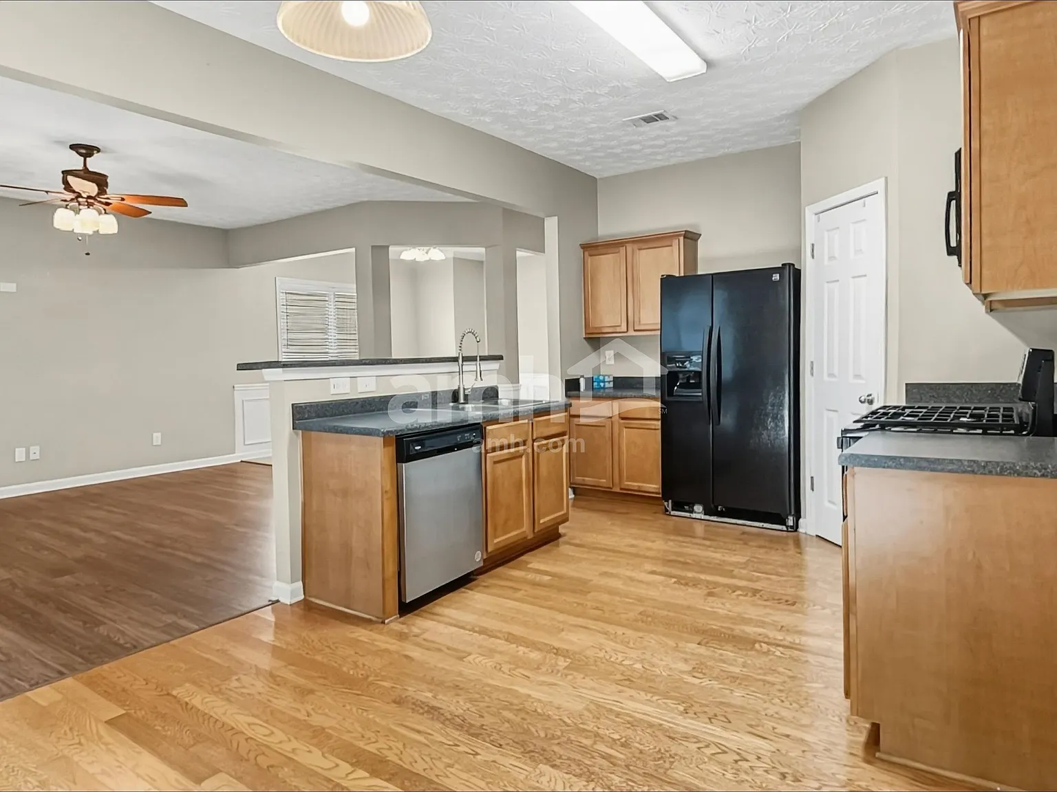 3 bed, 2.5 bath, 1848 sqft, $1,995 — Photo 4