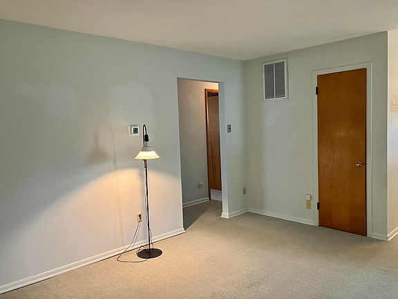 3rd image of 125 Schryver Rd