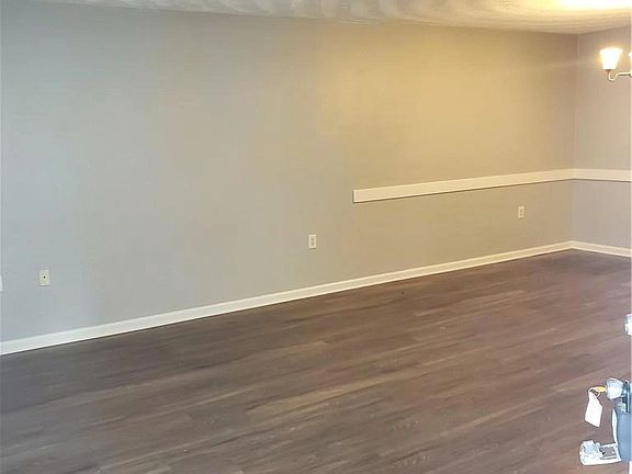 2nd image of 1232 Norview Ave APT R