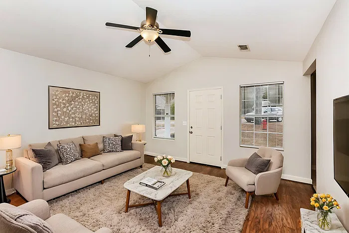 3 bed, 2.0 bath, 1264 sqft, $1,445 — Photo 4