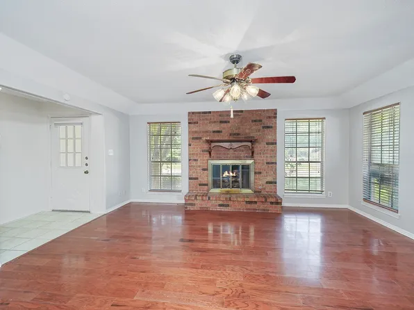 113 Diane Dr, Sanger, TX 76266