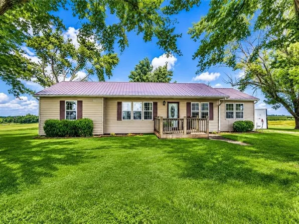 9012 NW State Route 52, Amoret, MO 64722
