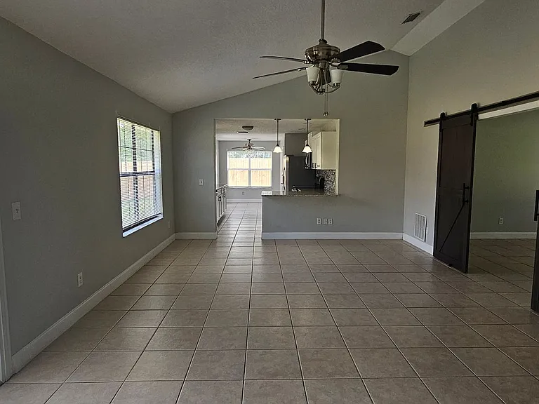 2625 Spring Valley Cir — Photo 4