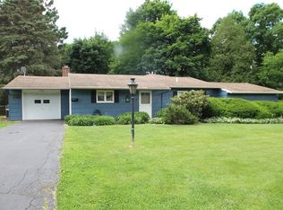 128 Ridgeview Dr, East Rochester, NY 14445