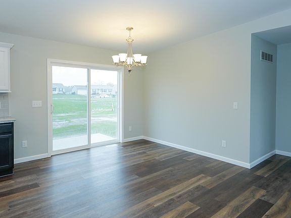 4th image of 1015 English Primrose Ave