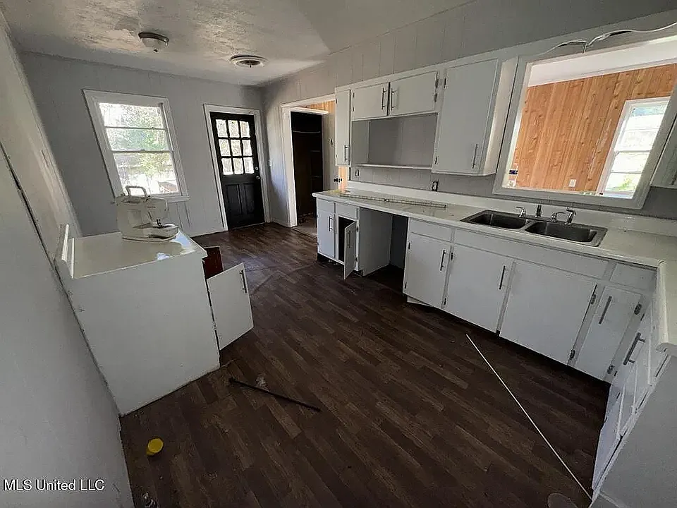 3 bed, 1360 sqft, $900 — Photo 4