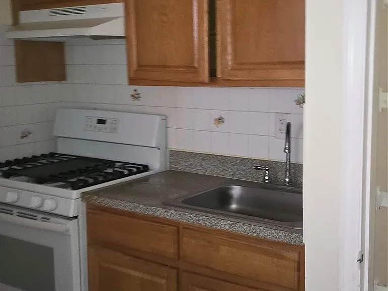 51 Sutter Ave #2 — Photo 4