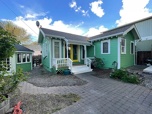 304 E 7th Pl Photo 1