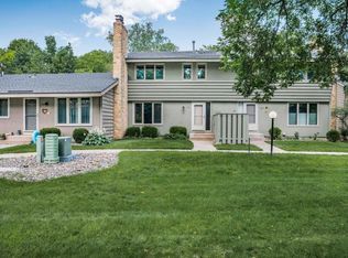 182 Windsor Ct, New Brighton, MN 55112