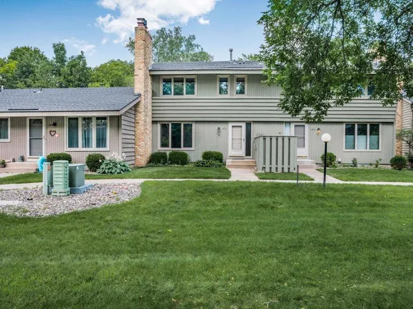 182 Windsor Ct, New Brighton, MN 55112