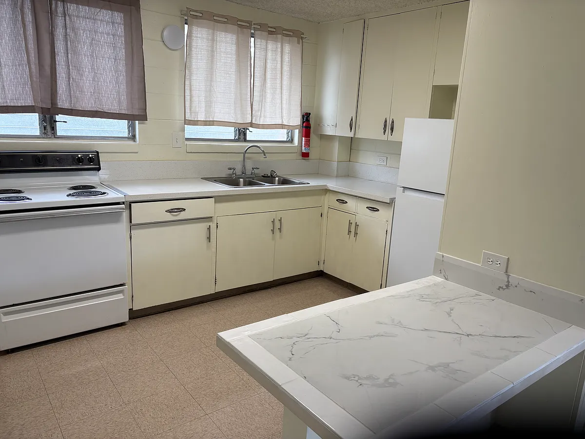 Building Photo - 810 Kaaloa St #5