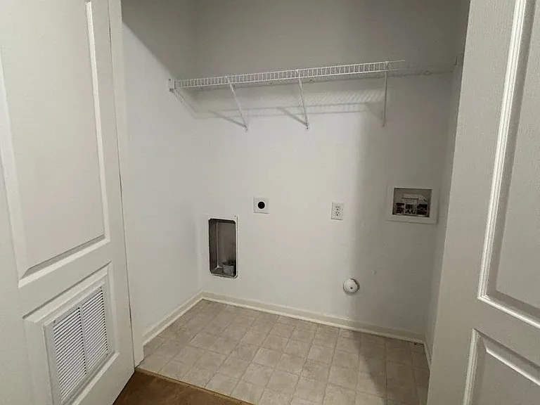 402 Beaumont Cir — Photo 13