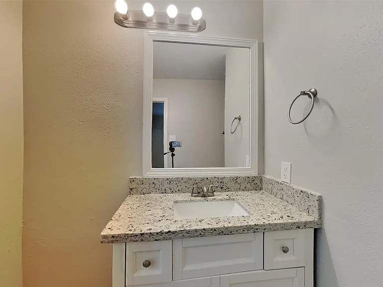 19530 Rocky Bank Dr — Photo 10