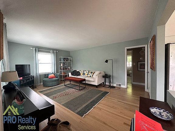 4th image of 884 Saint Paul Ave