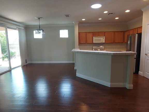 2nd image of 209 Surreytop Ln
