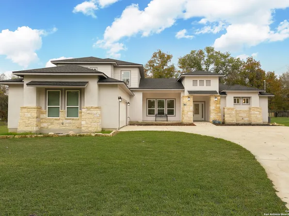 3711 Waterwood Pass Dr, Elmendorf, TX 78112