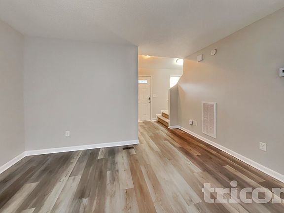 2nd image of 262 Santee Cir