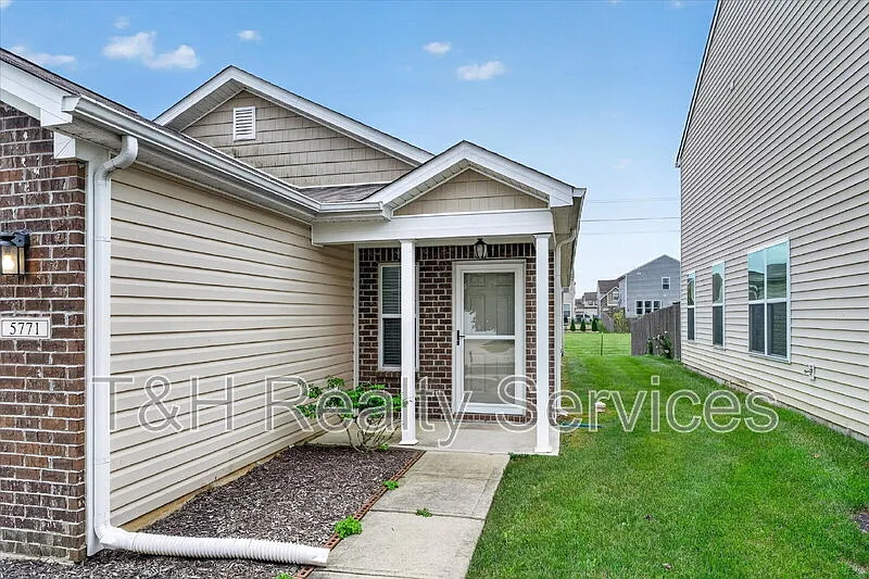 3 bed, 2.0 bath, 1275 sqft, $2,100 — Photo 3