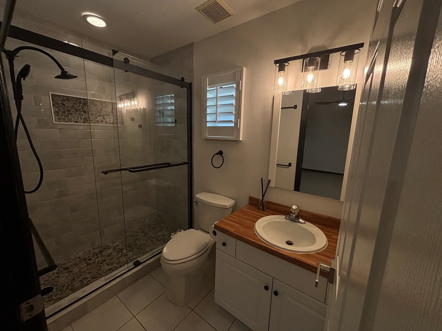 2 bed, 1198 sqft, $2,300 — Photo 3