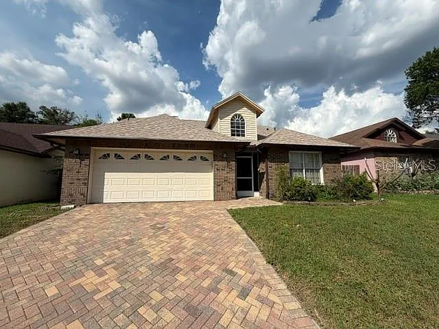 3207 Oakstand Ln — Photo 1