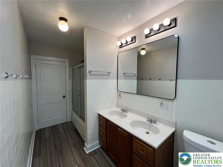 543 W Emaus Ave — Photo 44