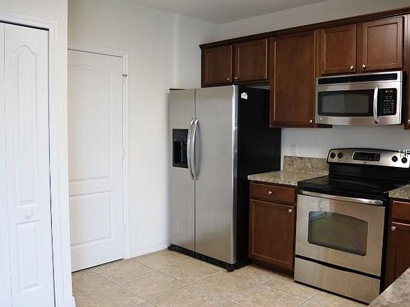 4th image of 1933 Chatham Place Dr