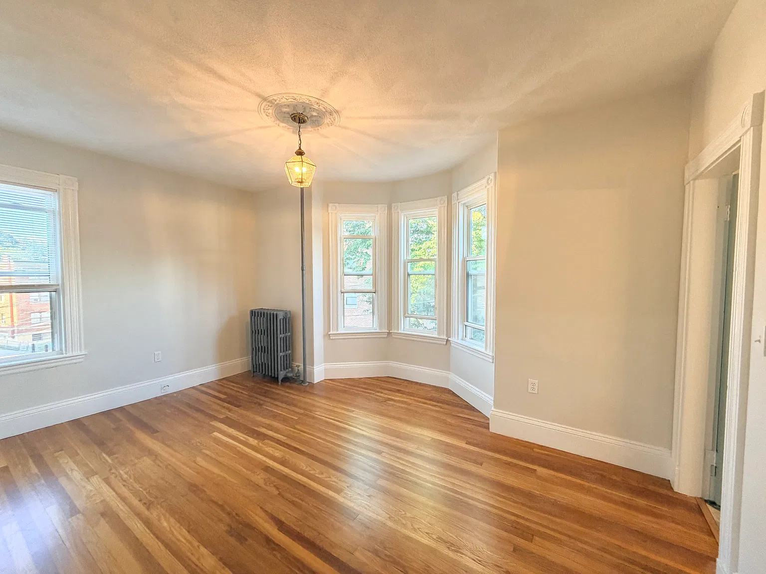 2 bed, 1100 sqft, $3,300 — Photo 2