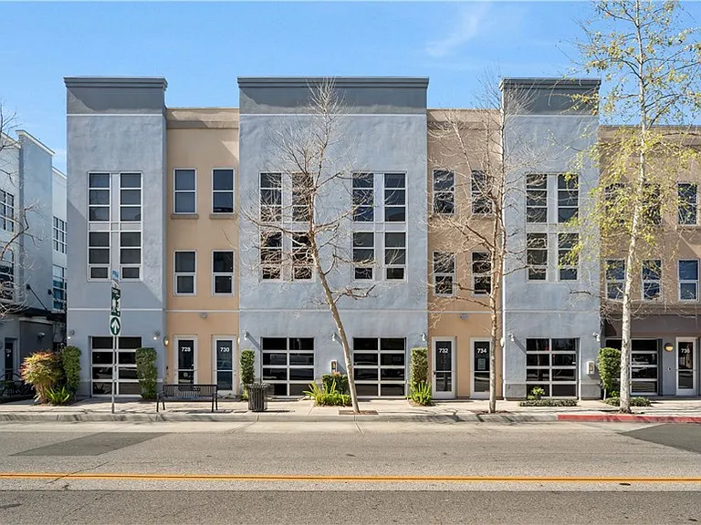 728 N Santiago St — Photo 1