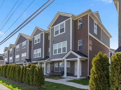 2913 Square Lake Rd, Troy, MI, 48085