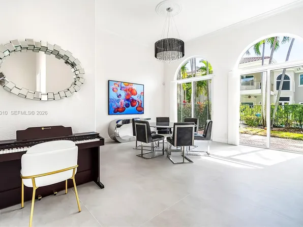920 Captiva Dr, Hollywood, FL 33019