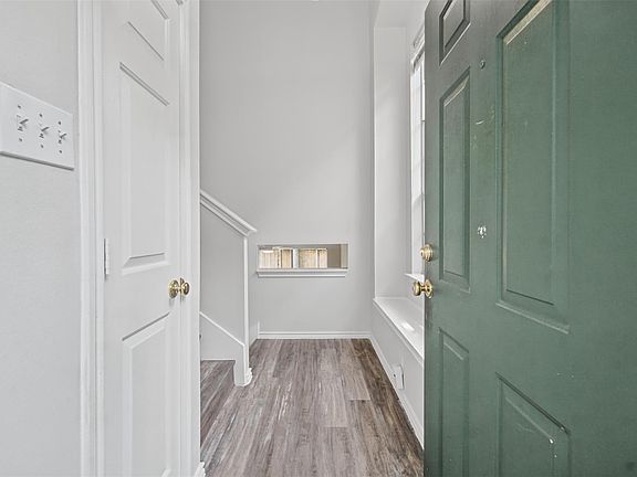 5th image of 178 N Walden Elms Cir