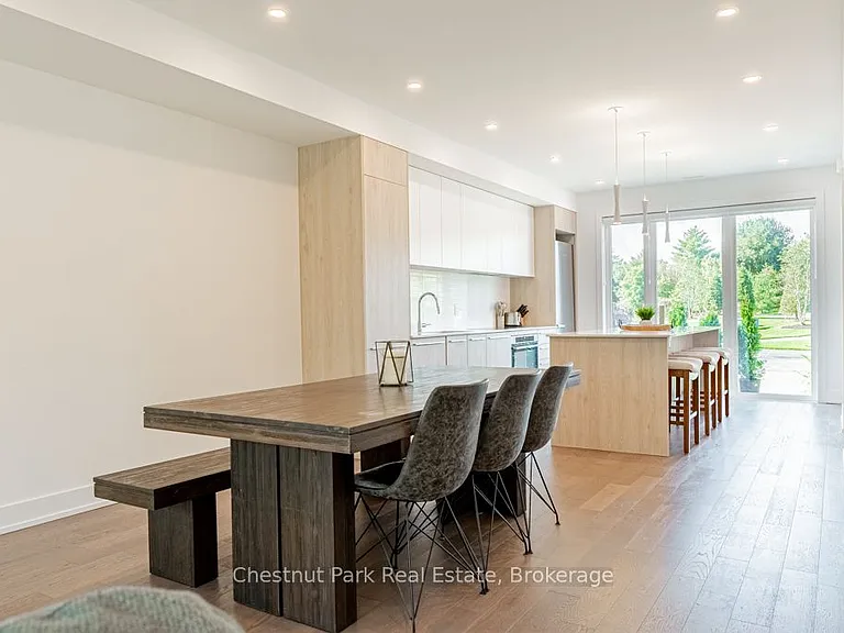 29 Rockmount Cres — Photo 5