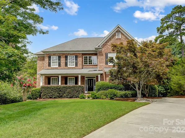 1461 Finsbury Ln, Tega Cay, SC 29708