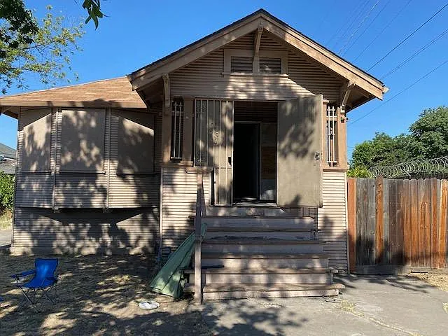 830 N Sierra Nevada St photo 1