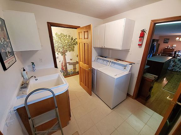 Laundry area/ mud room