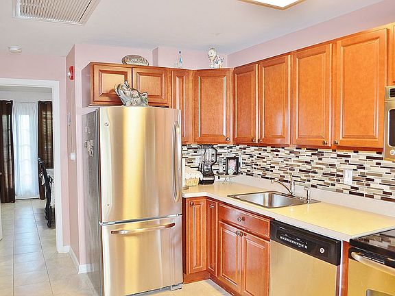 5th image of 211 Willow Ln Unit 212