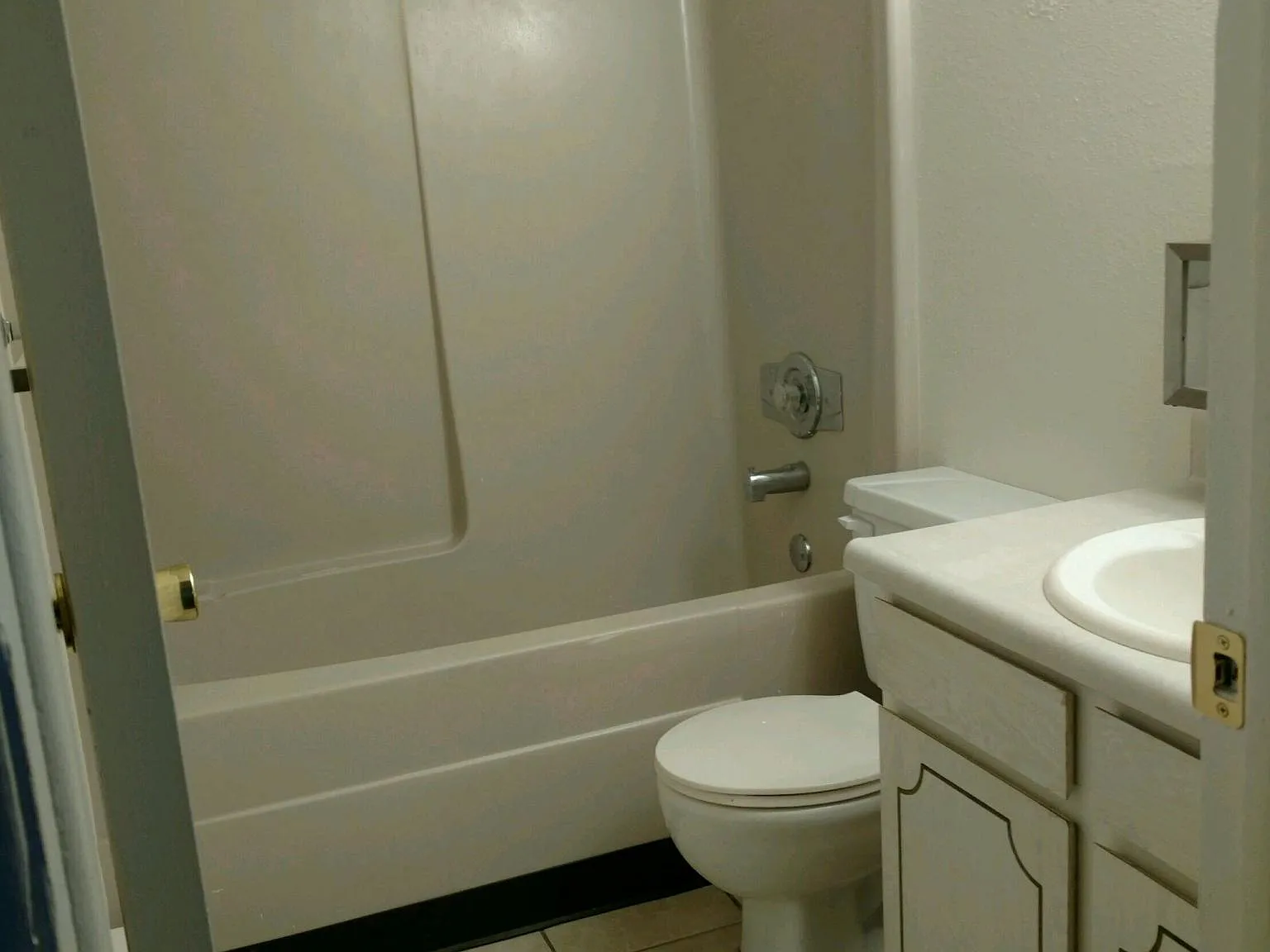 2 bed, 878 sqft, $1,100 — Photo 3