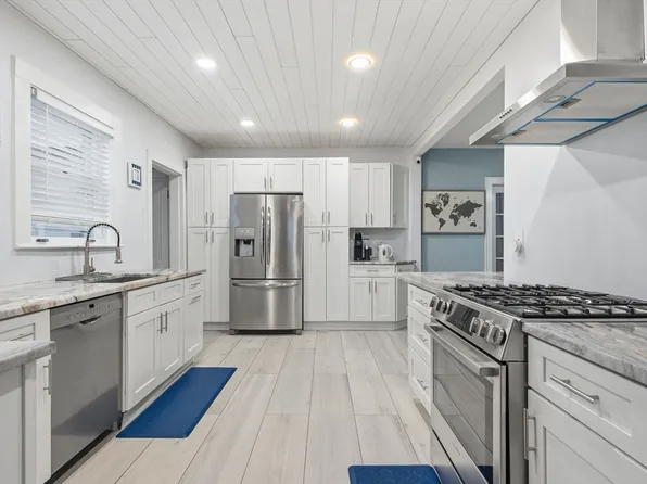 993 Shirley St, Winthrop, MA 02152