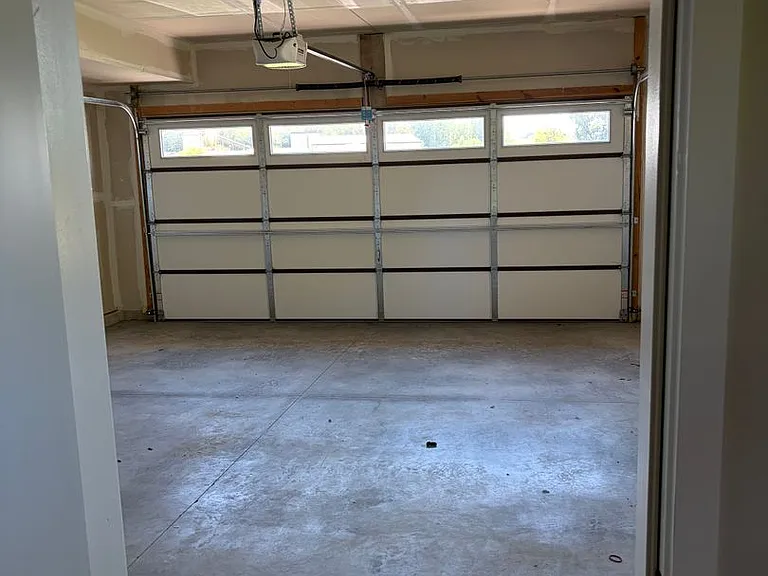 1324 S Main St — Photo 15