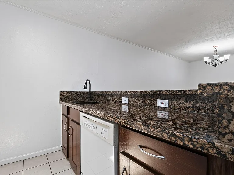 3271 Sul Ross St #20 — Photo 15