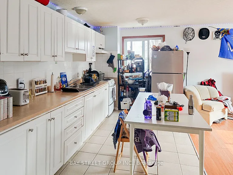 38 Noecker St #UPPER FLOOR — Photo 4
