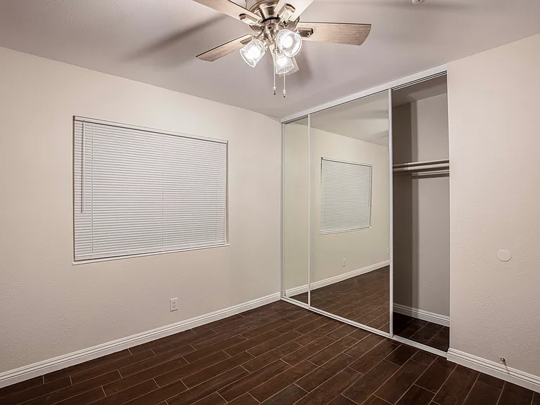 4575 Kenilworth Ct — Photo 10