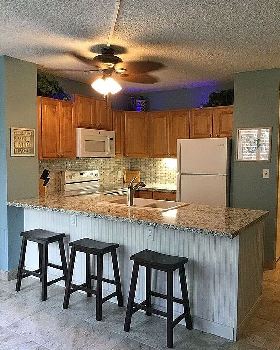 1st image of 75-6016 Alii Dr APT 102