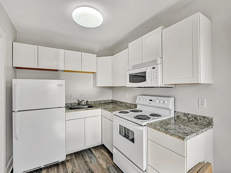 701 Salem Ave SW — Photo 3