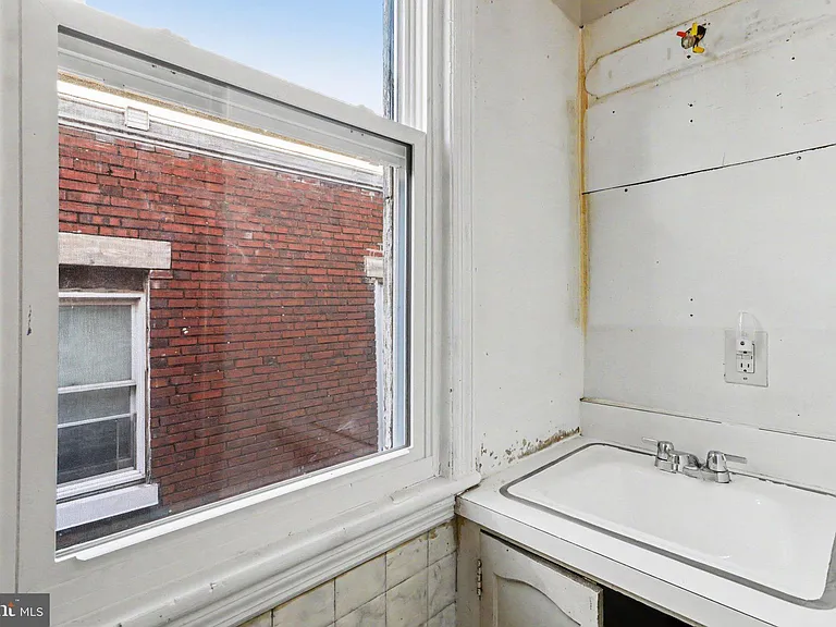 1851 Spencer St — Photo 22