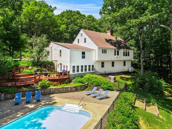 41 Roberts Road, Hopkinton, NH 03229