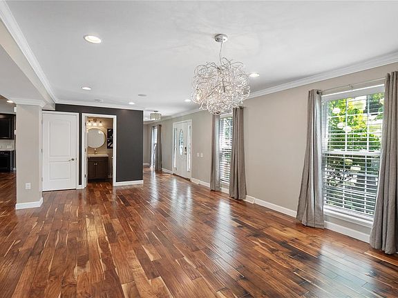4th image of 106 Lea Meadows Dr