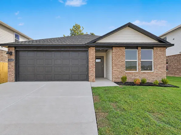 4560 W Triangle St, Fayetteville, AR 72704