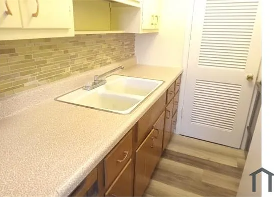 83 Cromwell Pl — Photo 5
